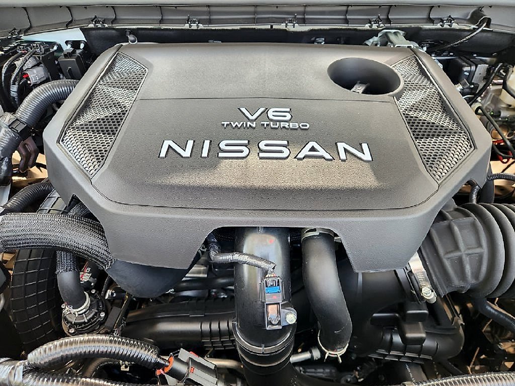 New 2026 Everest White TriCoat / Super Black Two-tone Nissan Platinum Reserve image 45
