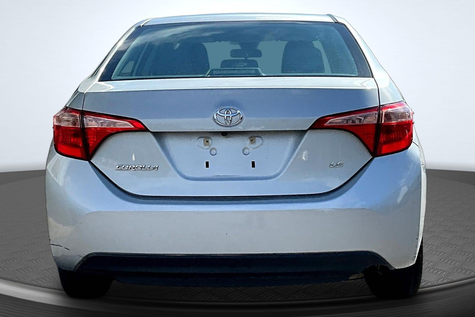 Used 2017 Silver Toyota LE image 6
