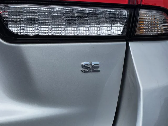 Certified Used 2024 Alloy Silver Metallic Mitsubishi 2.0 S image 30