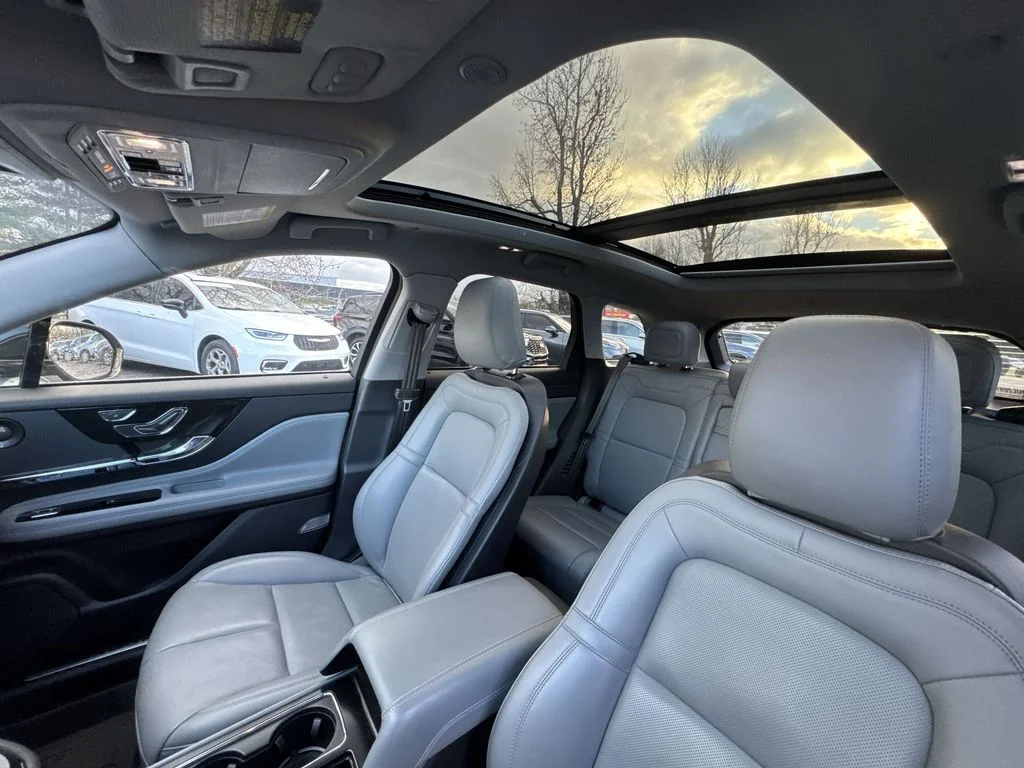 Used 2021 Silver Lincoln Reserve image 22