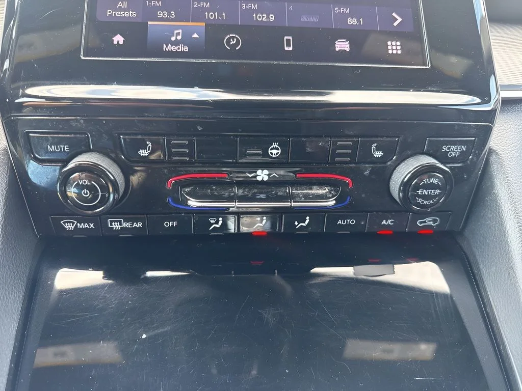 Used 2024 Silver Jeep Altitude X image 19