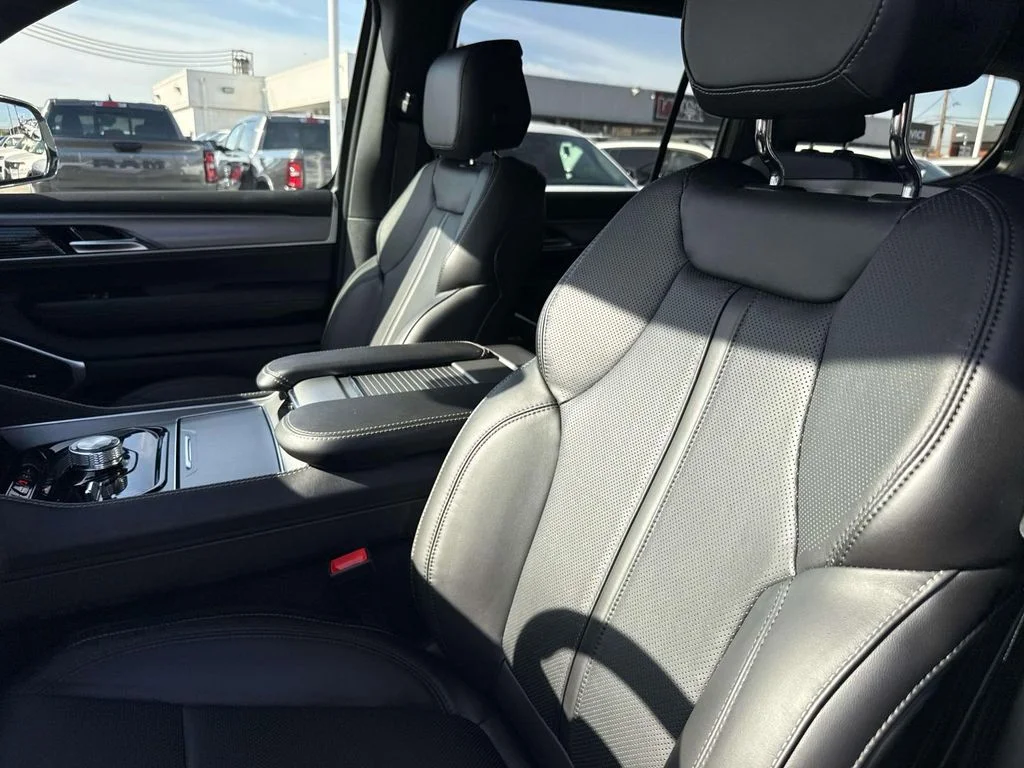 New 2026 White Jeep  image 28
