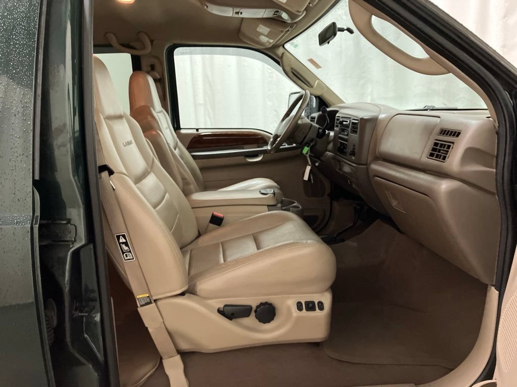 Used 2003  Ford Lariat image 16