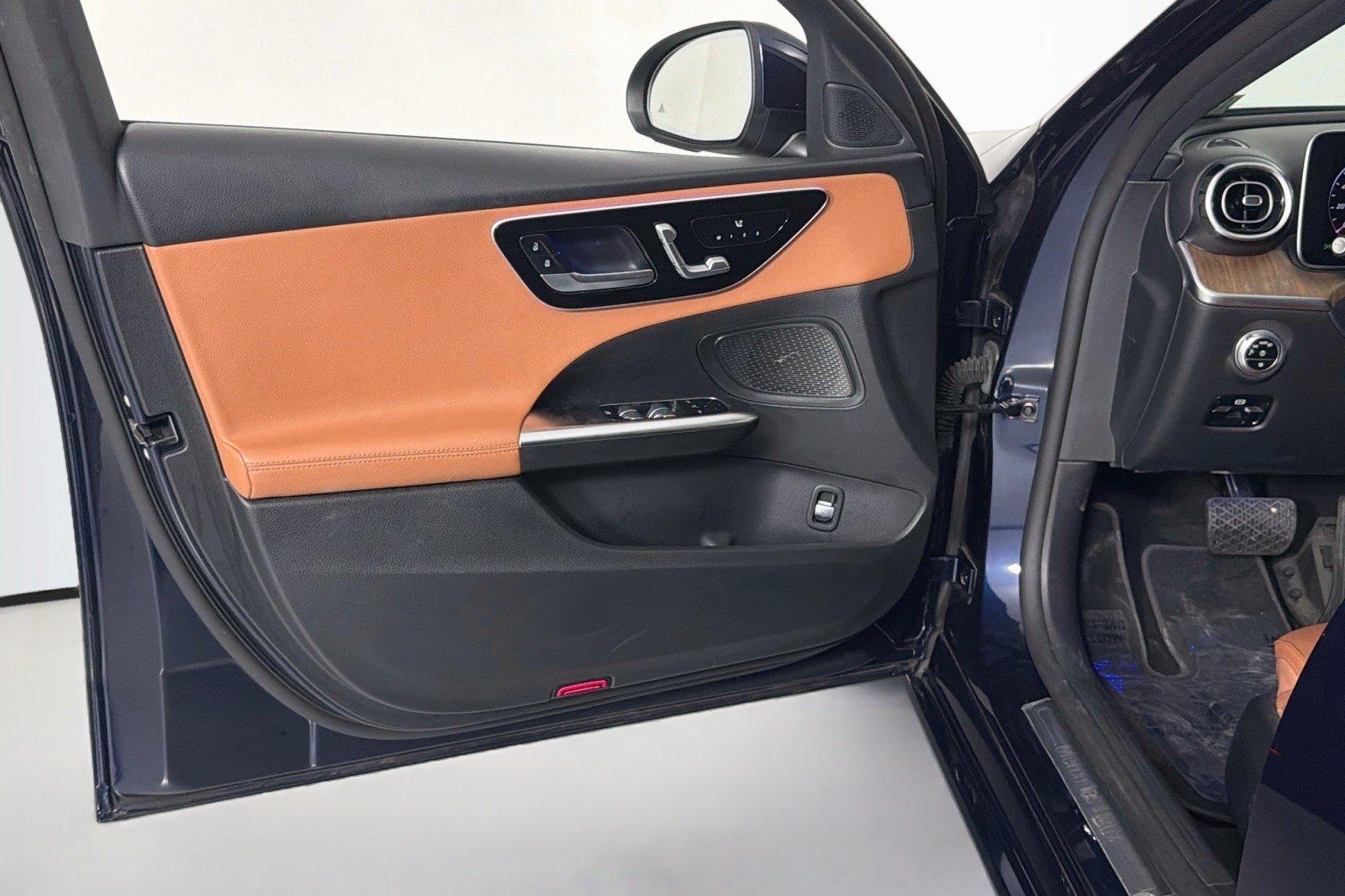 Used 2023 Lunar Blue Metallic Mercedes-Benz C 300 image 20
