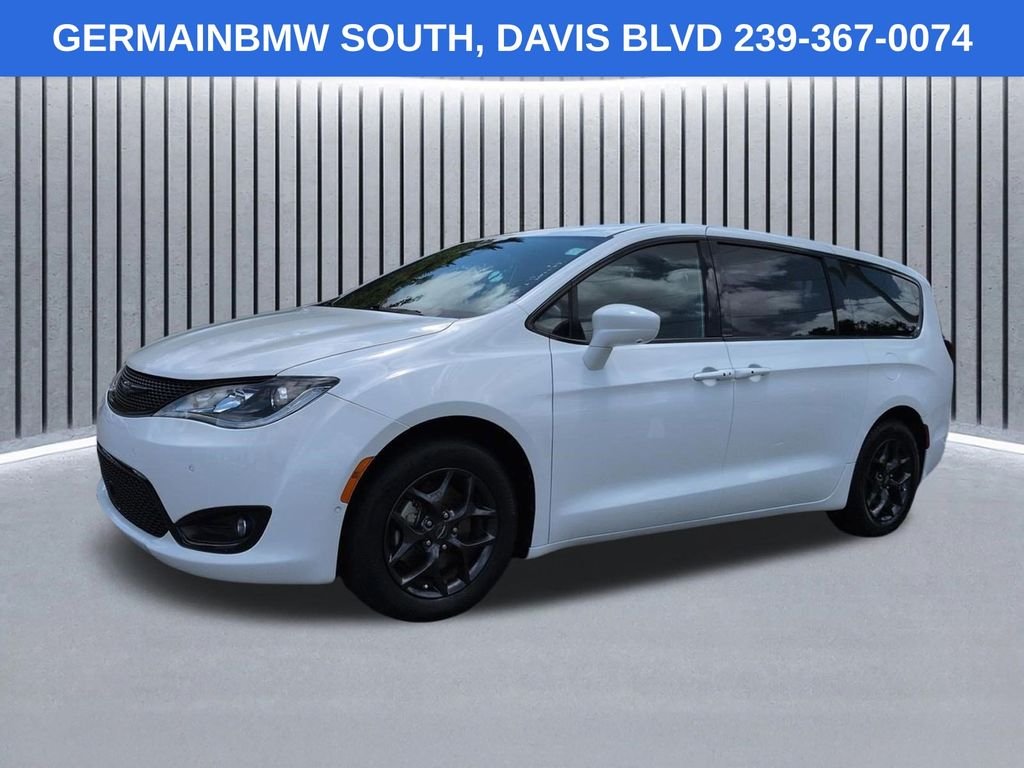 2019 Chrysler Pacifica Touring Plus's photo
