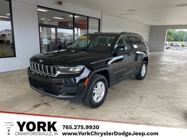Used 2023 Black Jeep Laredo image 1