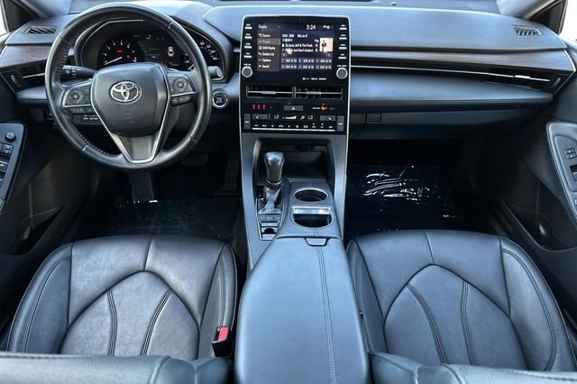 Used 2019 Silver Toyota XLE image 13
