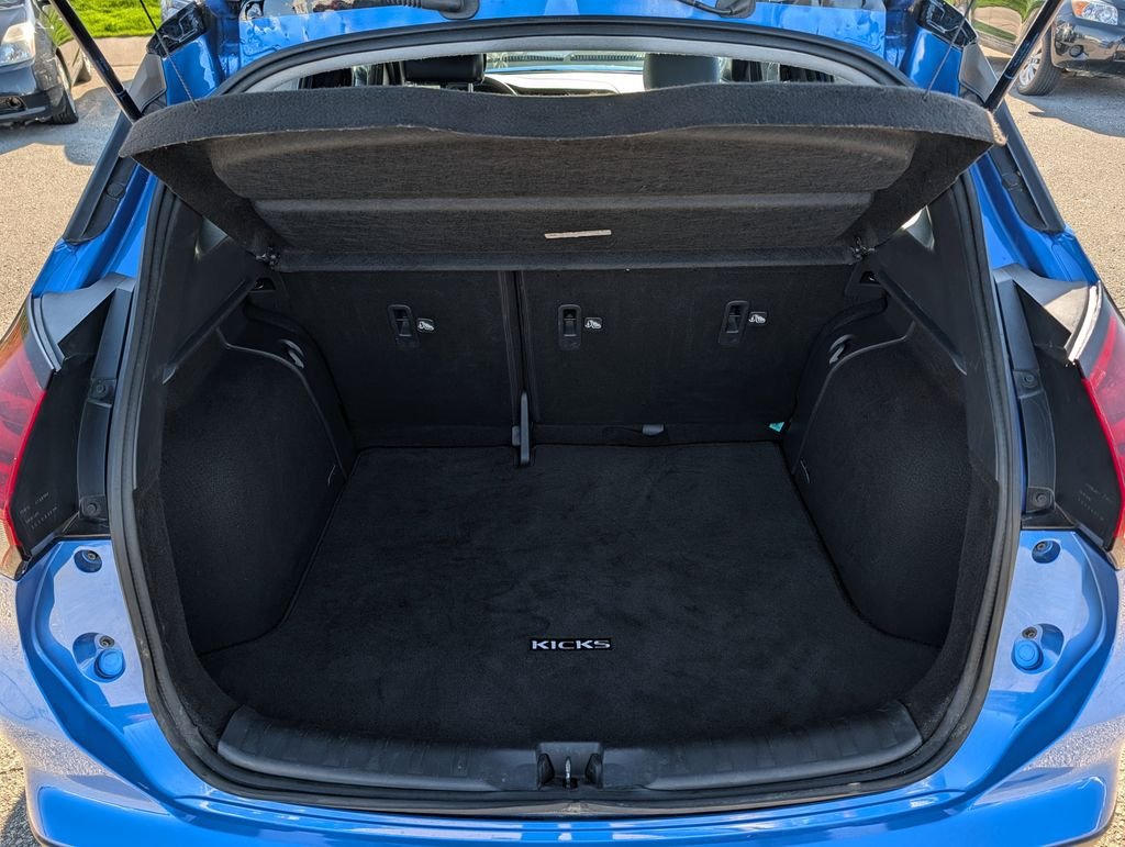 Used 2023 Blue Nissan SR image 18