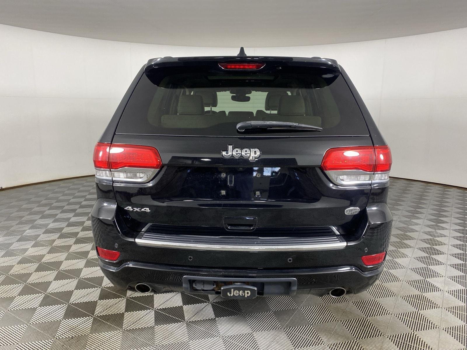 Used 2020 Diamond Black Crystal Pearlcoat Jeep Overland image 16