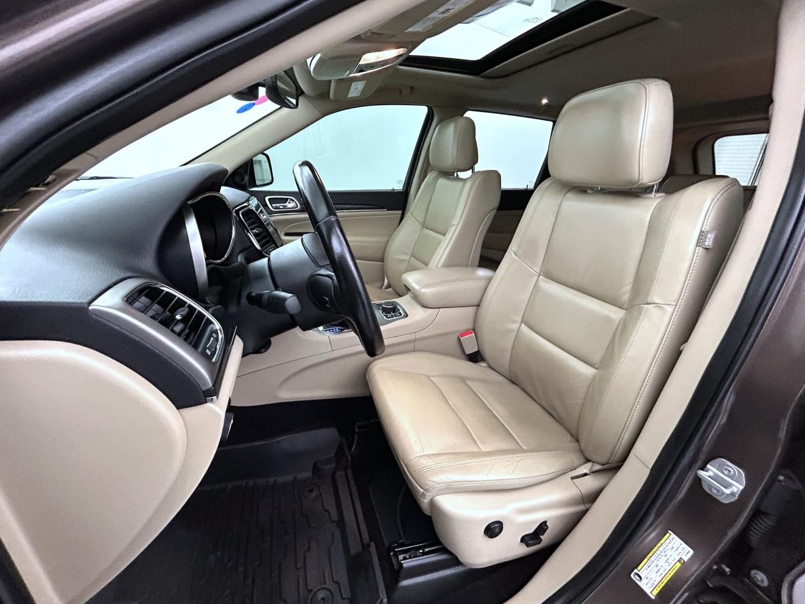 Used 2020 Brown Jeep Limited image 10