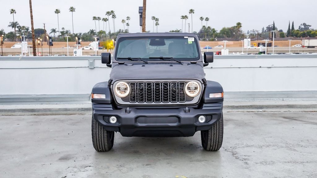 New 2026 Granite Crystal Metallic Clearcoat Jeep Sport S image 3