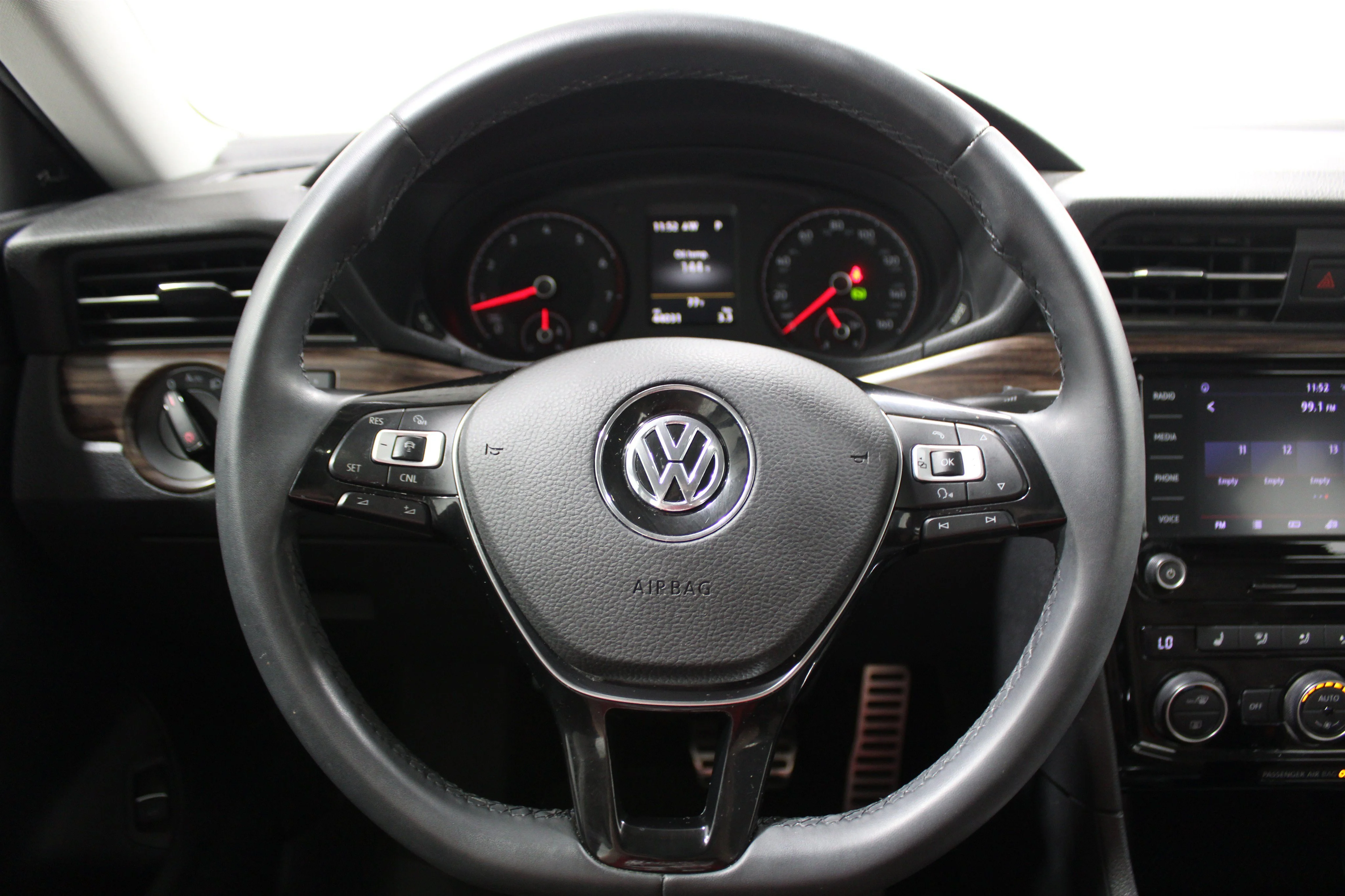 2022 Volkswagen Passat Limited Edition - Photo 9