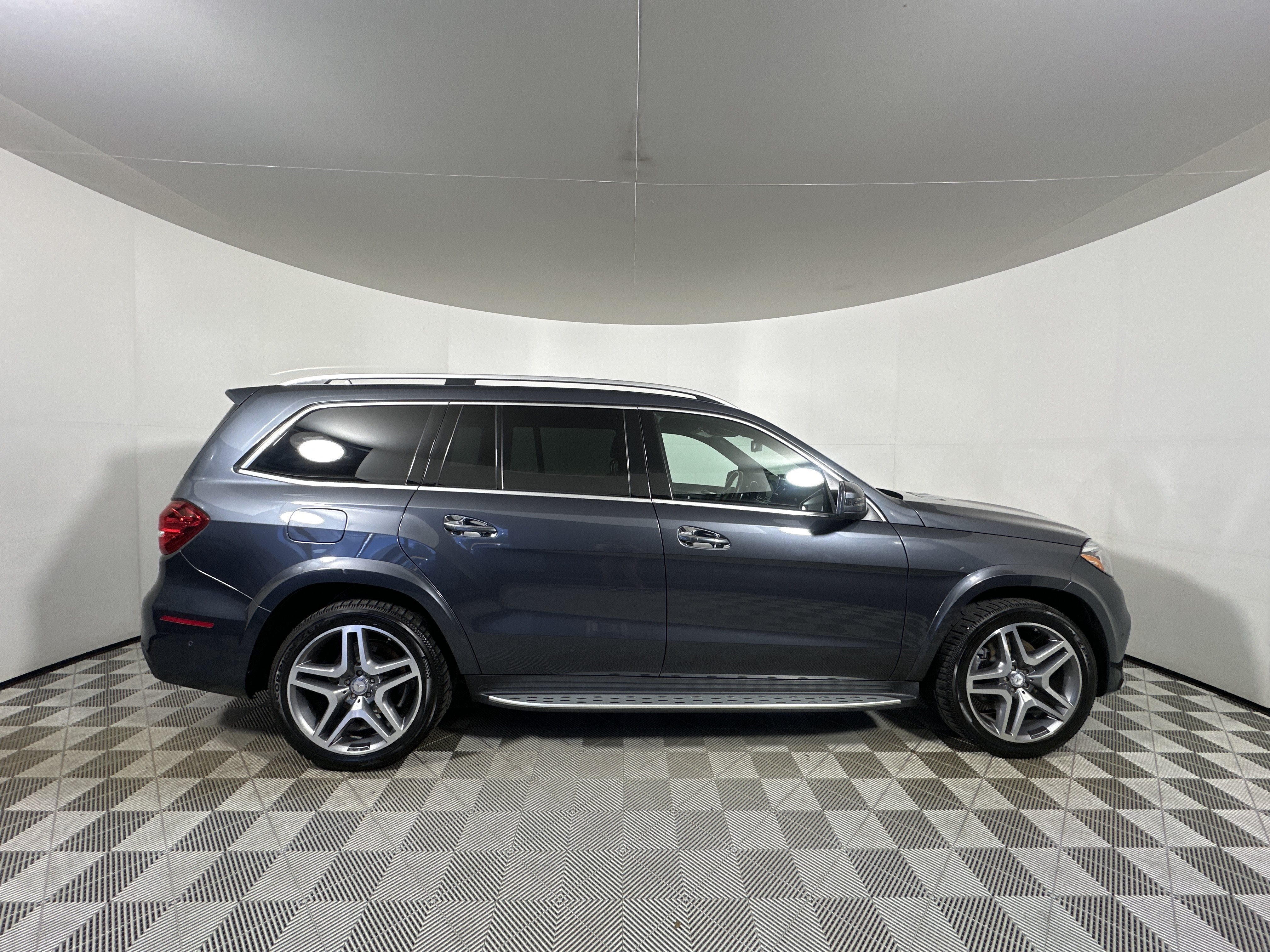 Used 2017  Mercedes-Benz GLS 550 image 8