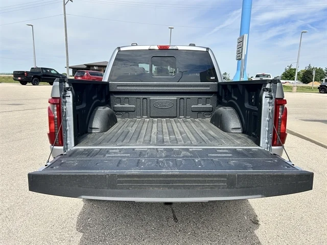 New 2026 Iconic Silver Metallic FORD XLT image 4