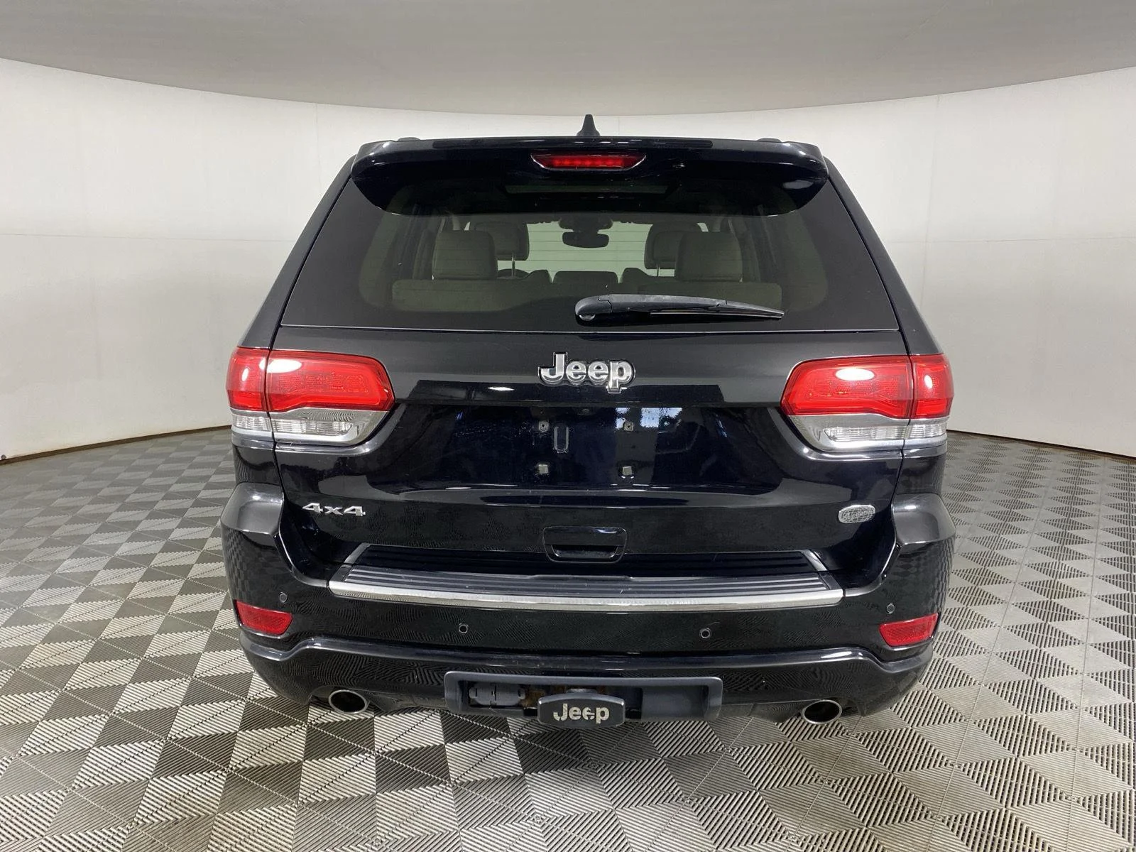 Used 2020 Diamond Black Crystal Pearlcoat Jeep Overland image 16