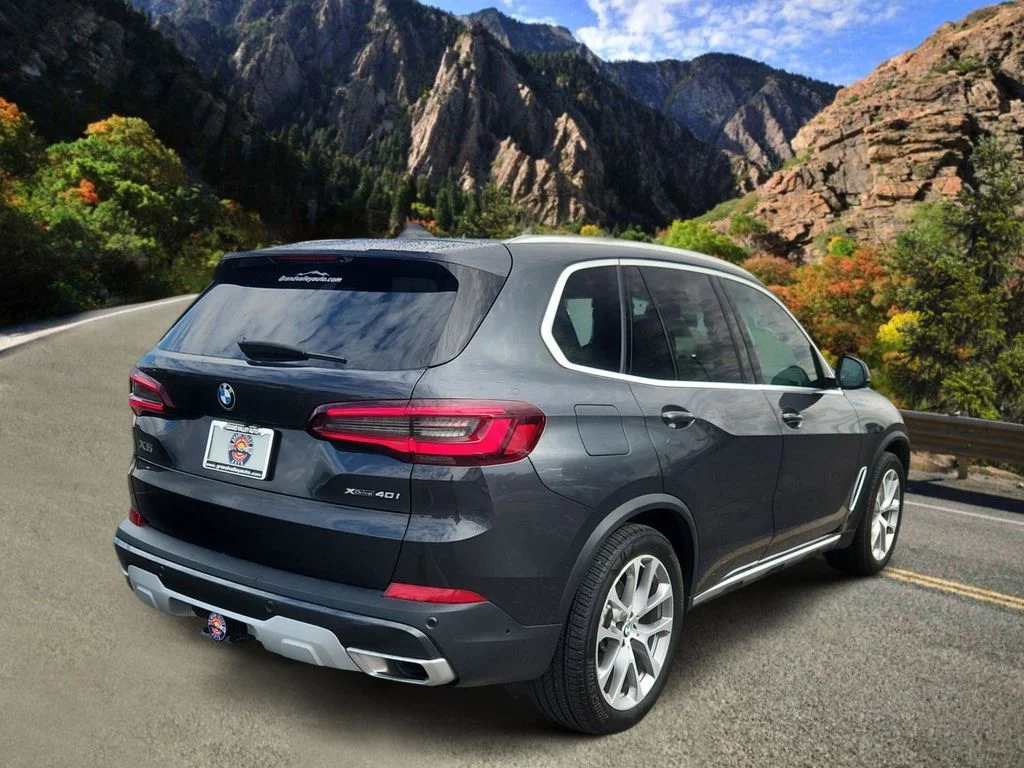Used 2021 Gray BMW xDrive40i image 3