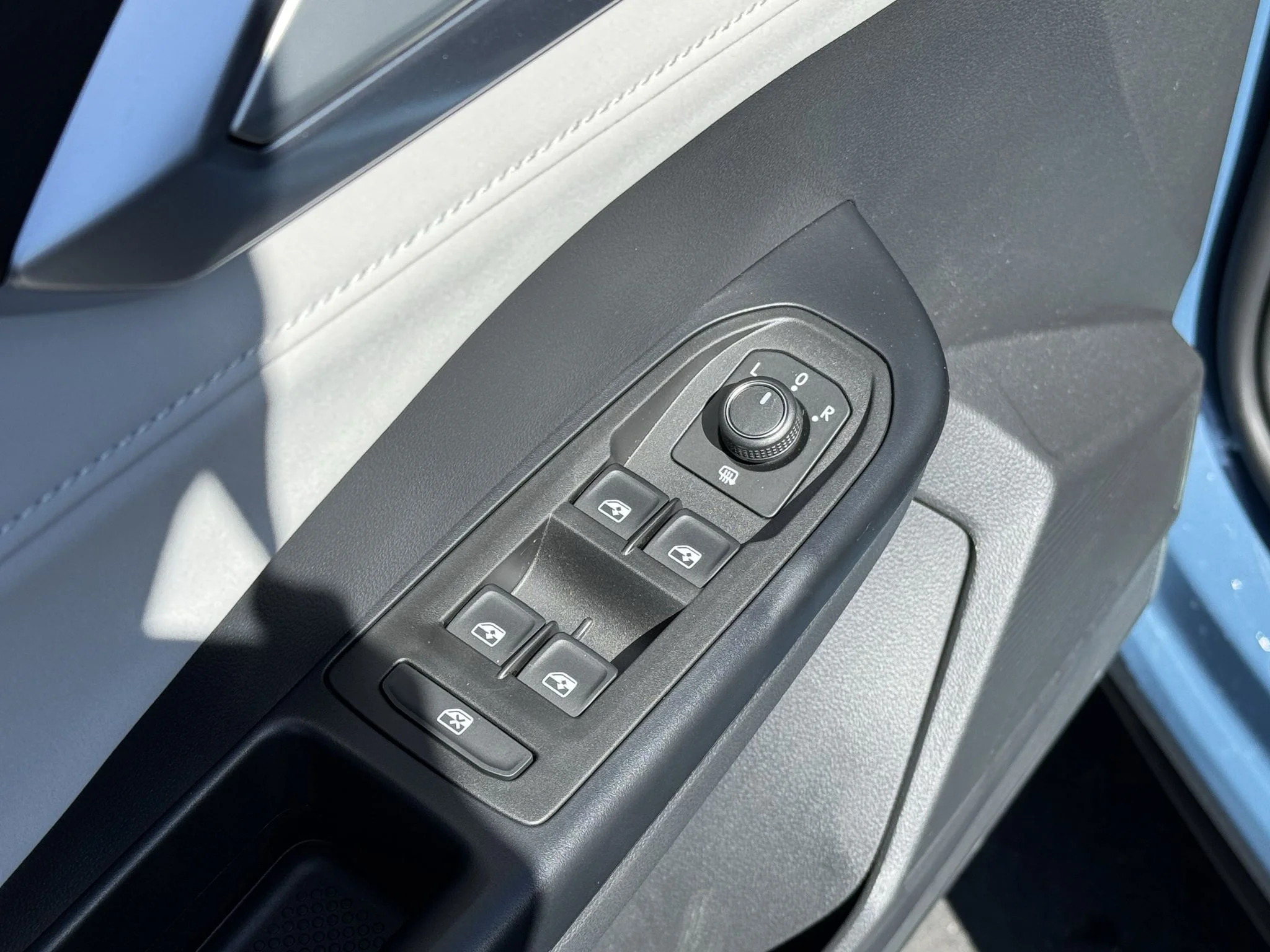 New 2026 Monterey Blue Pearl Volkswagen SE image 12