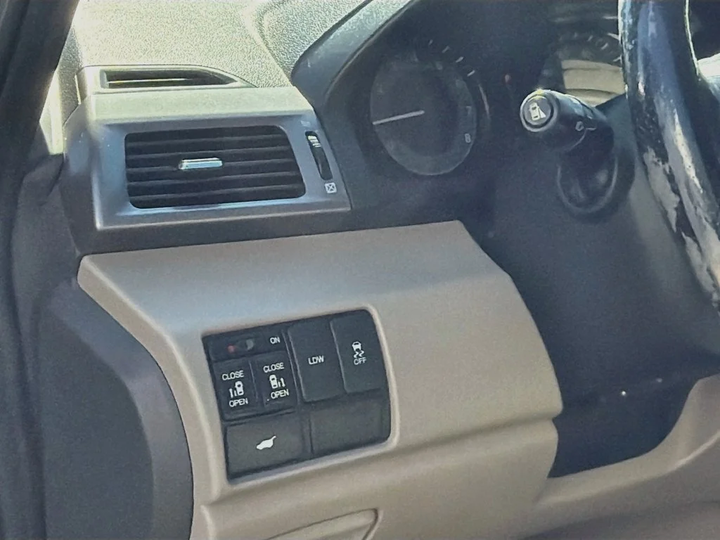 Used 2016 White Honda EX-L image 10