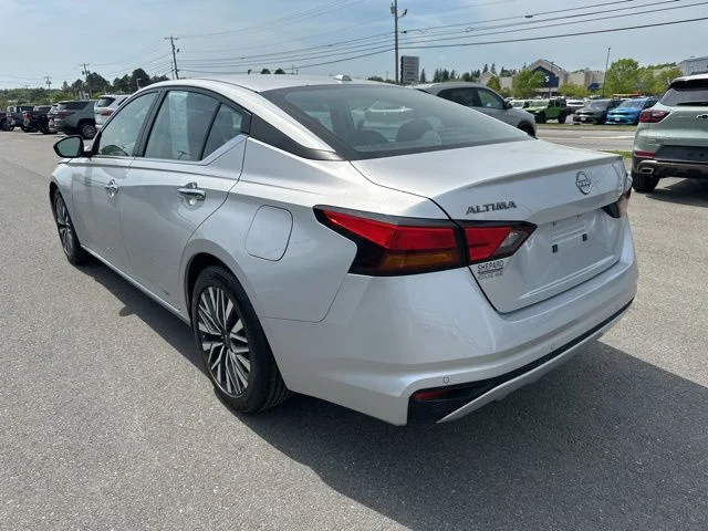 Used 2024 Silver Nissan 2.5 SV image 4