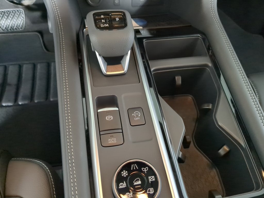 New 2026 Super Black Nissan Platinum image 15