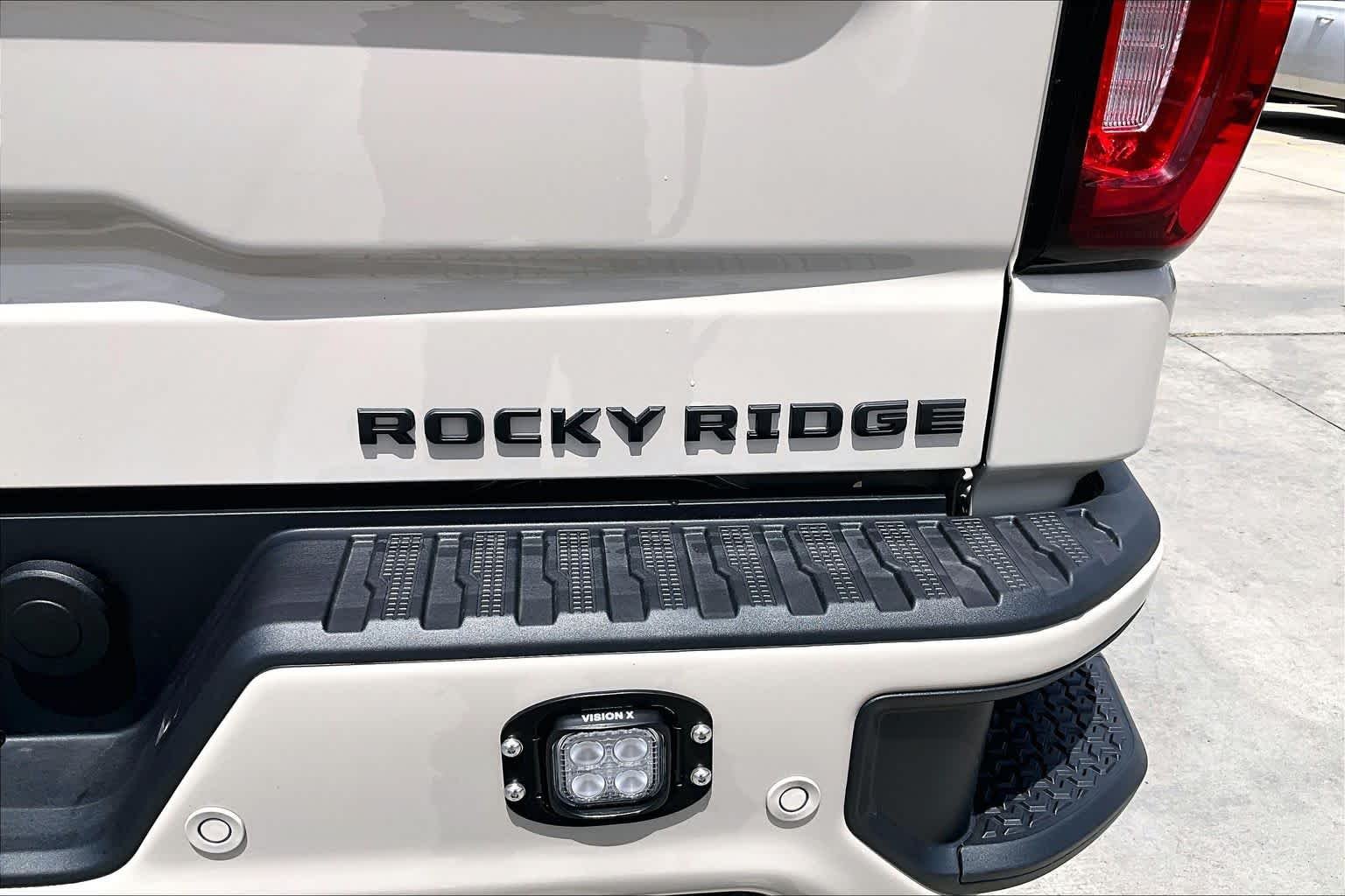 2026 GMC Sierra 1500 AT4 - Photo 8