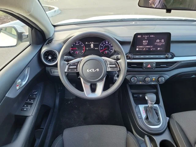 Used 2024 White Kia LXS image 9
