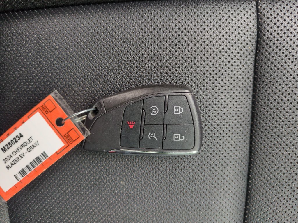 Used 2024 Galaxy Gray Metallic Chevrolet LT image 28