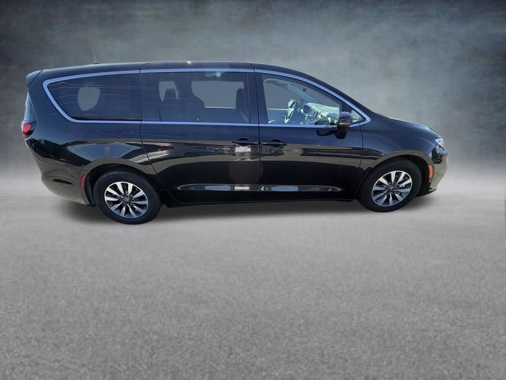 Used 2023 Black Chrysler Touring L image 7