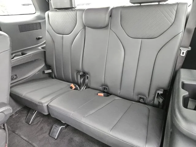Used 2025 Hyper White Hyundai SEL image 29
