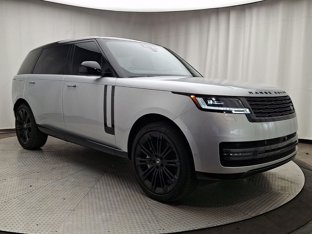Certified Used 2024 Hakuba Silver Metallic Land Rover SE image 3