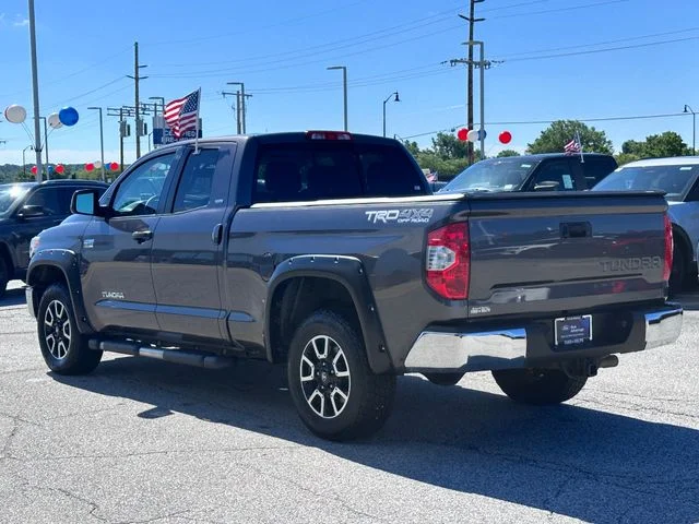 Used 2017 Gray Toyota SR5 image 5