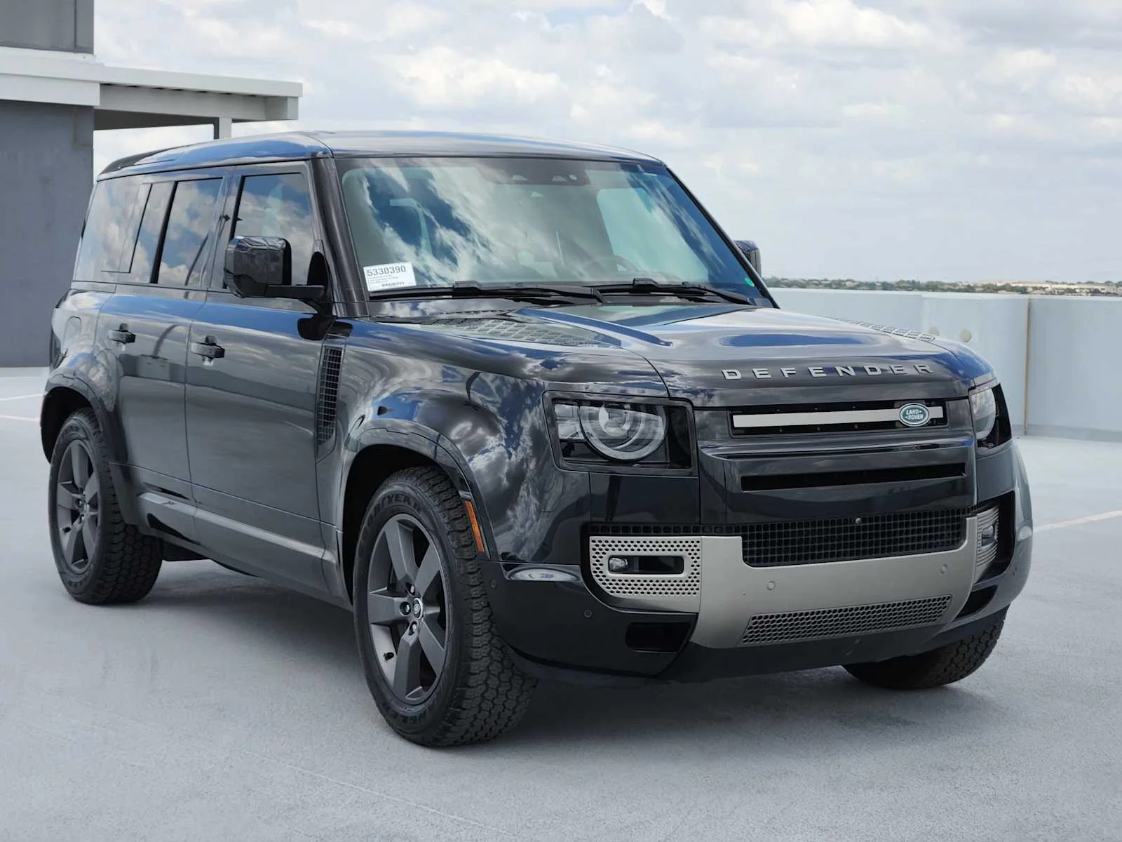 Certified Used 2025 Santorini Black Metallic Land Rover X-Dynamic SE image 3