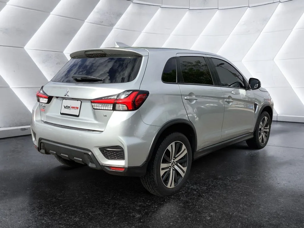 Used 2020 Silver Mitsubishi 2.0 SE image 4