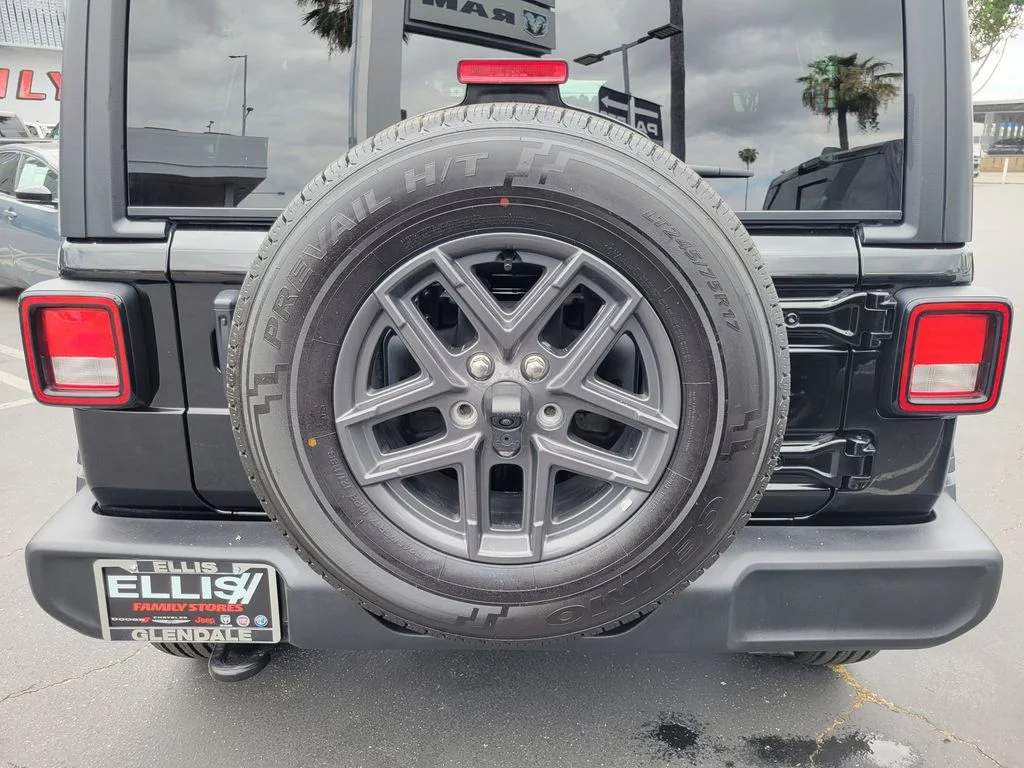 Used 2025 Black Jeep Sport S image 21