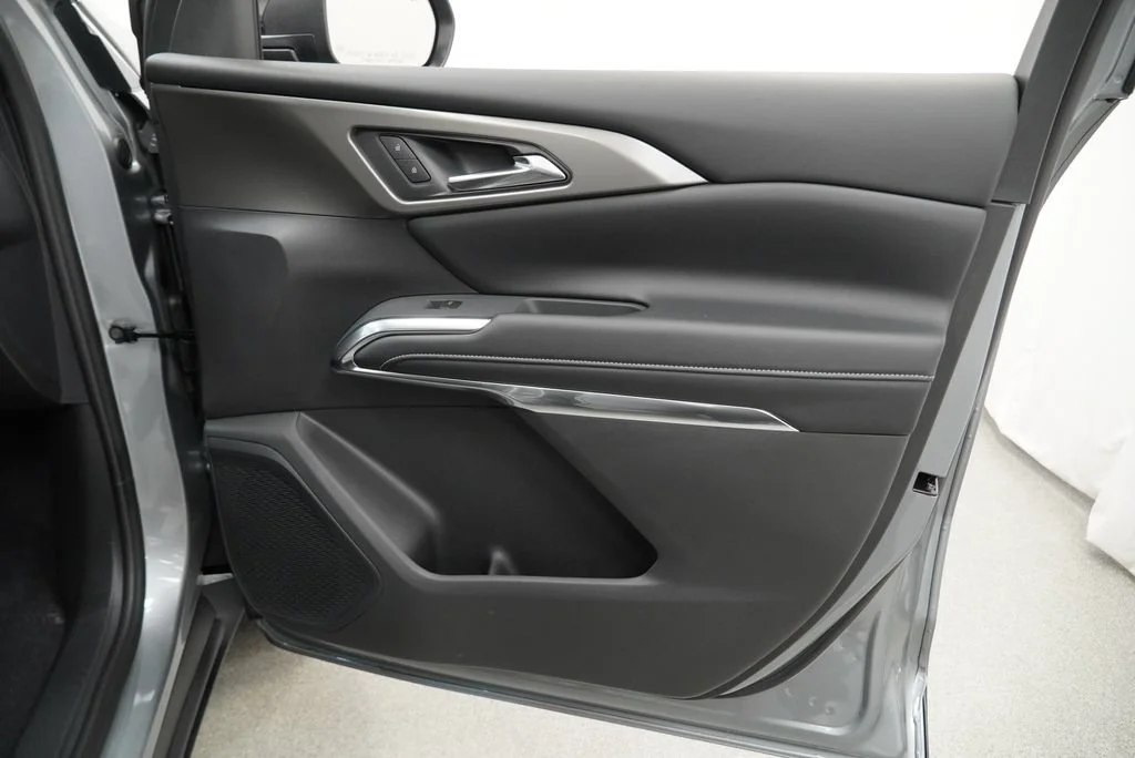 New 2027 Sterling Gray Metallic Chevrolet LT image 28