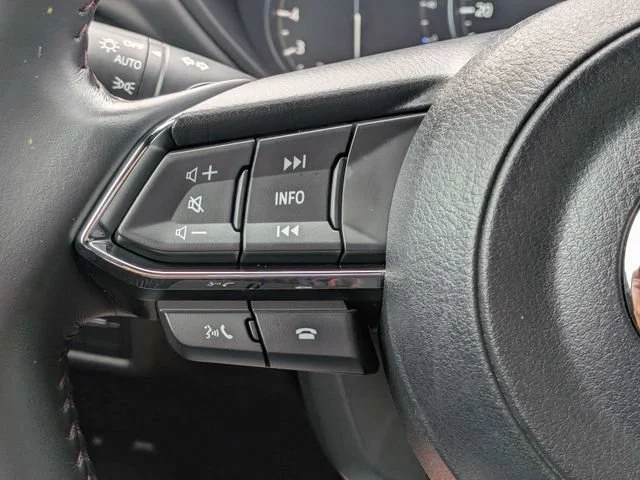 Used 2022 Snowflake White Mazda 2.5 Turbo image 26