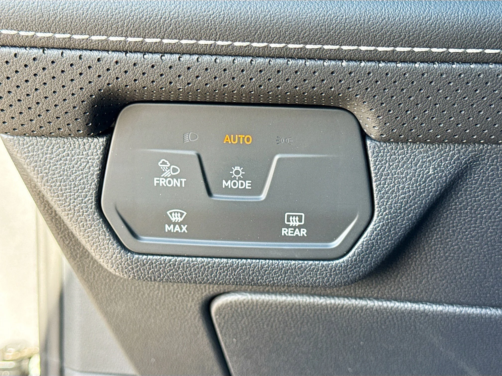 New 2026 Mist Volkswagen 2.0T SE w/Technology image 35