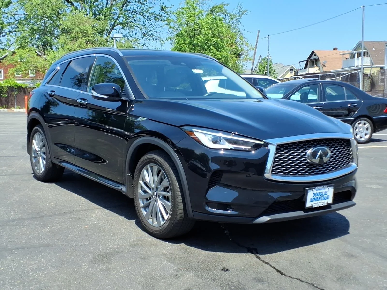 Certified Used 2024 Black INFINITI LUXE image 4