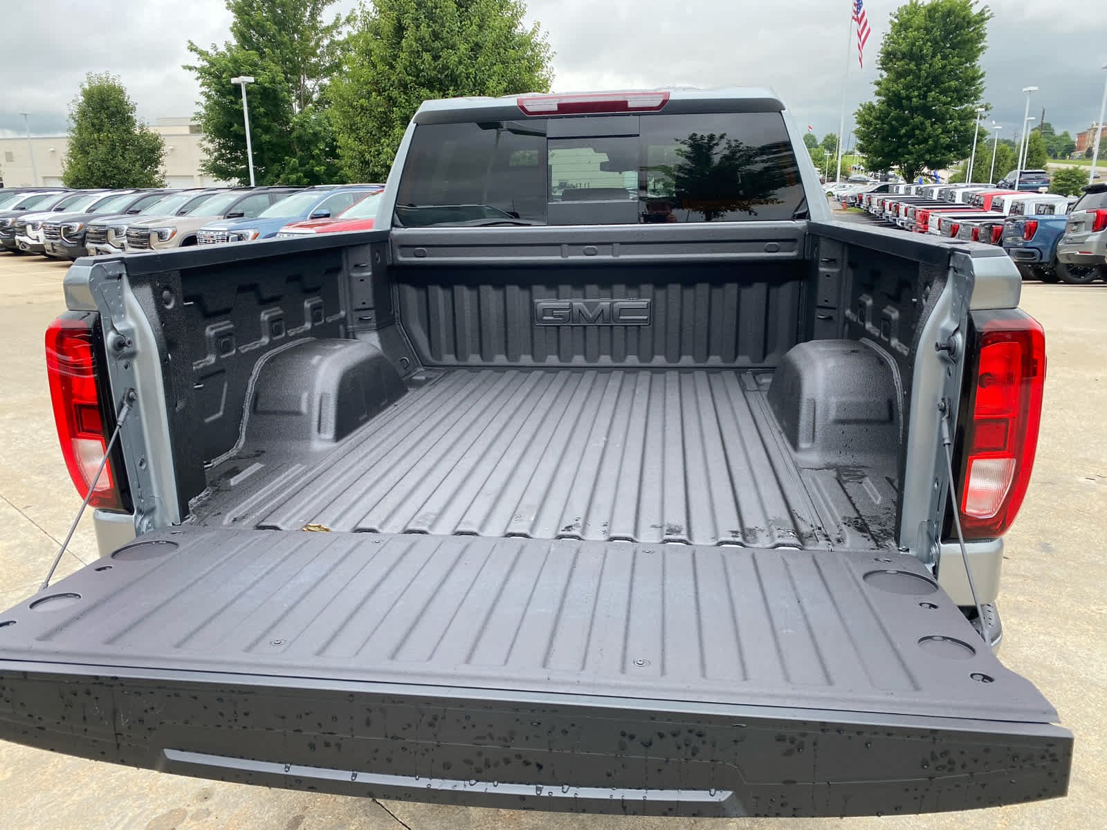 New 2026 Sterling Metallic GMC Elevation image 27