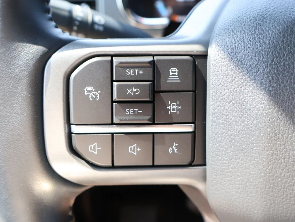 Used 2022 Silver Ford Lariat image 25