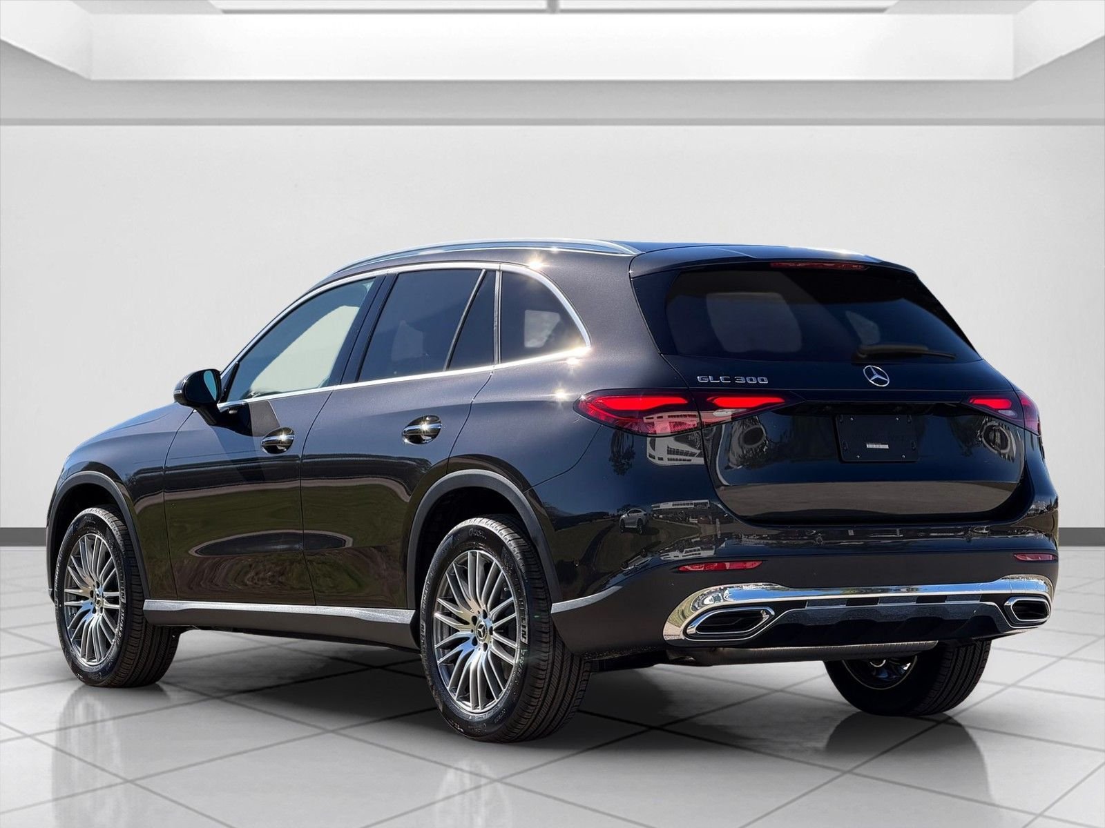 New 2026 Graphite Grey Metallic Mercedes-Benz GLC 300 image 4