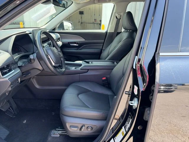 Used 2025 Black Toyota XLE image 9