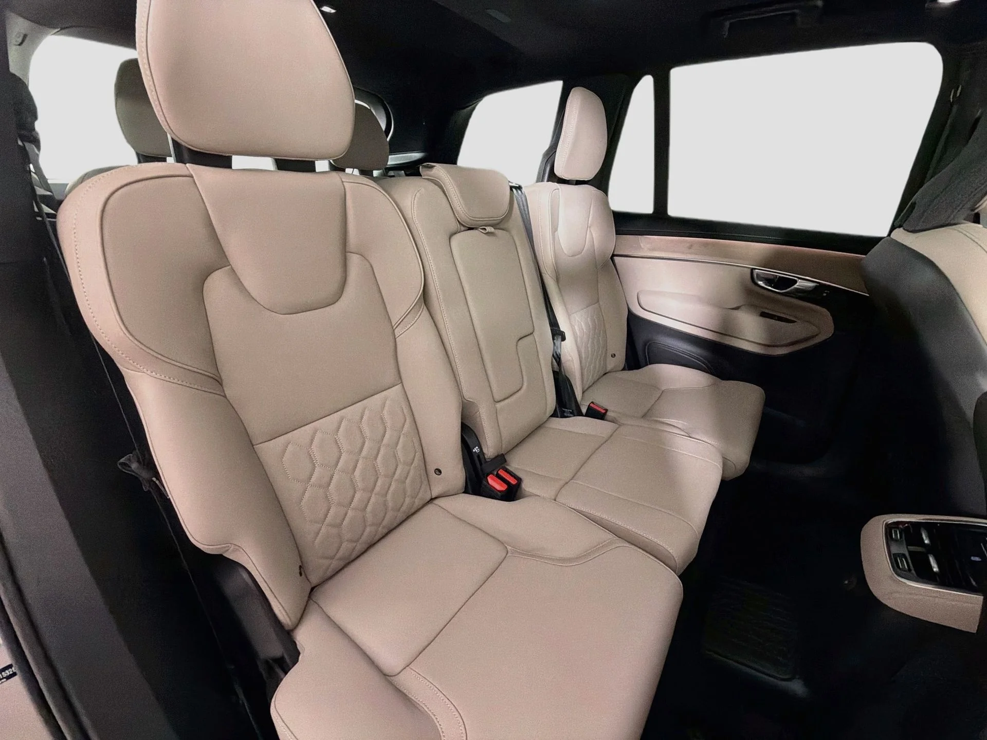 New 2026 Bright Dusk Volvo Plus image 28