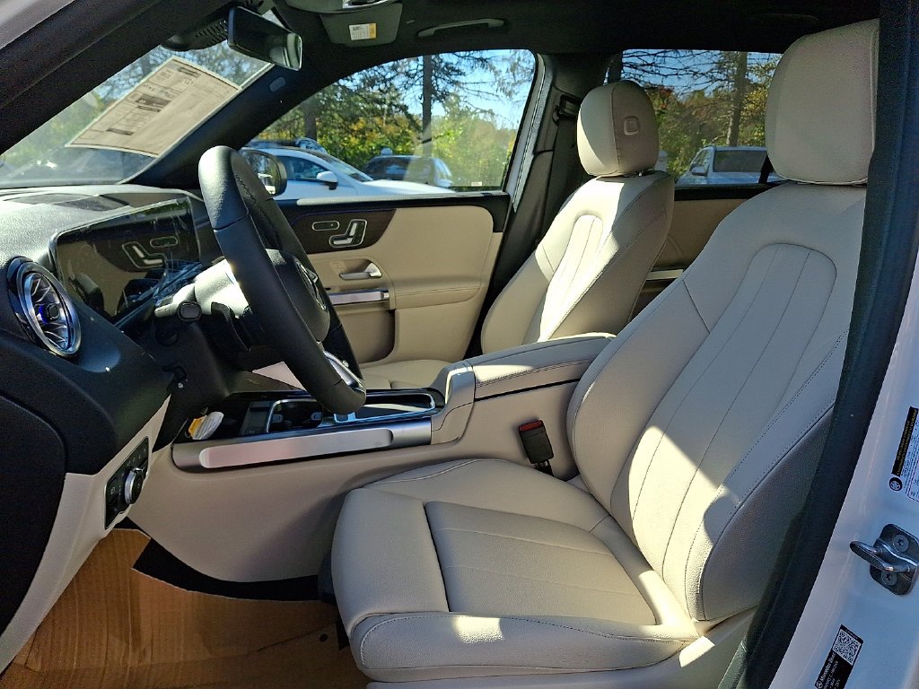 New 2026 Polar White Mercedes-Benz GLB 250 image 13