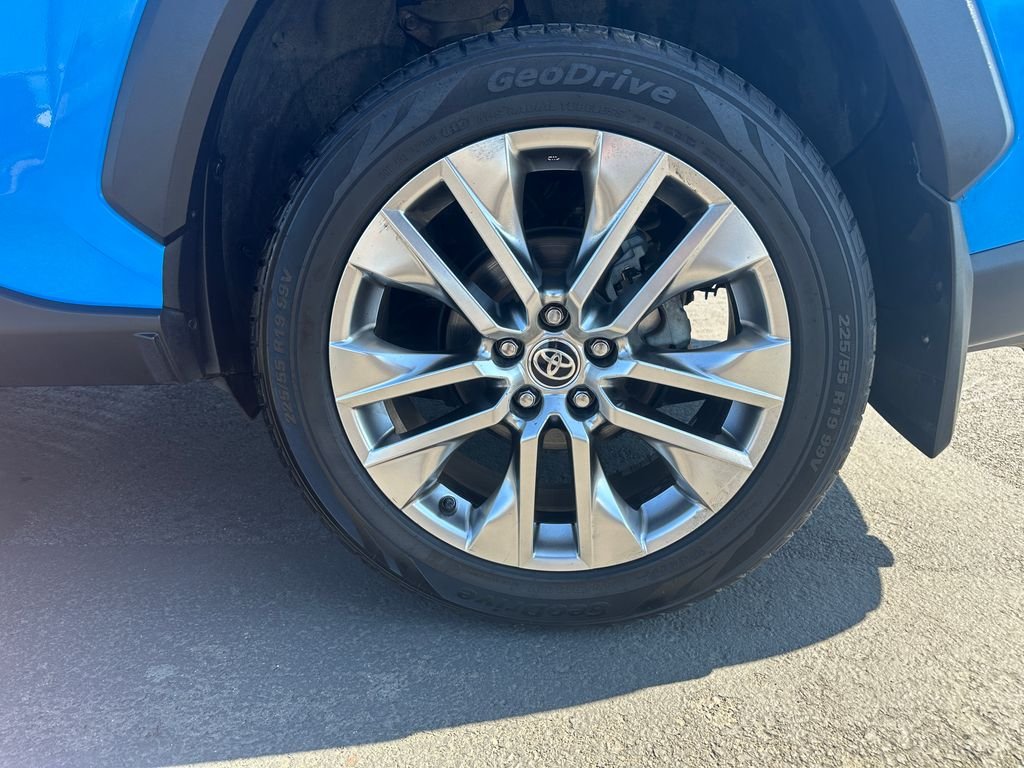 Used 2021 Blue Toyota XLE Premium image 12