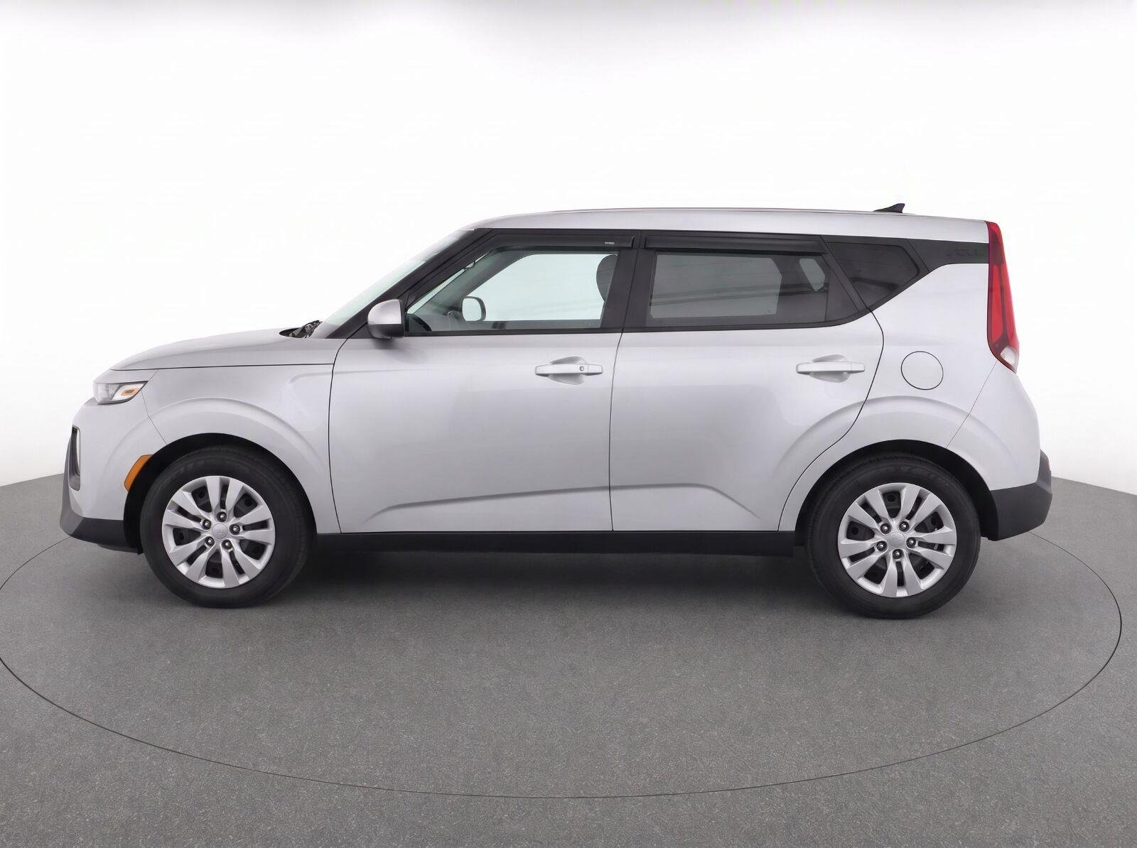 Used 2021 Sparkling Silver Kia LX image 6