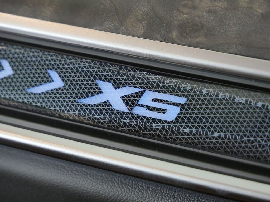 New 2026 Carbon Black Metallic BMW xDrive50e image 24