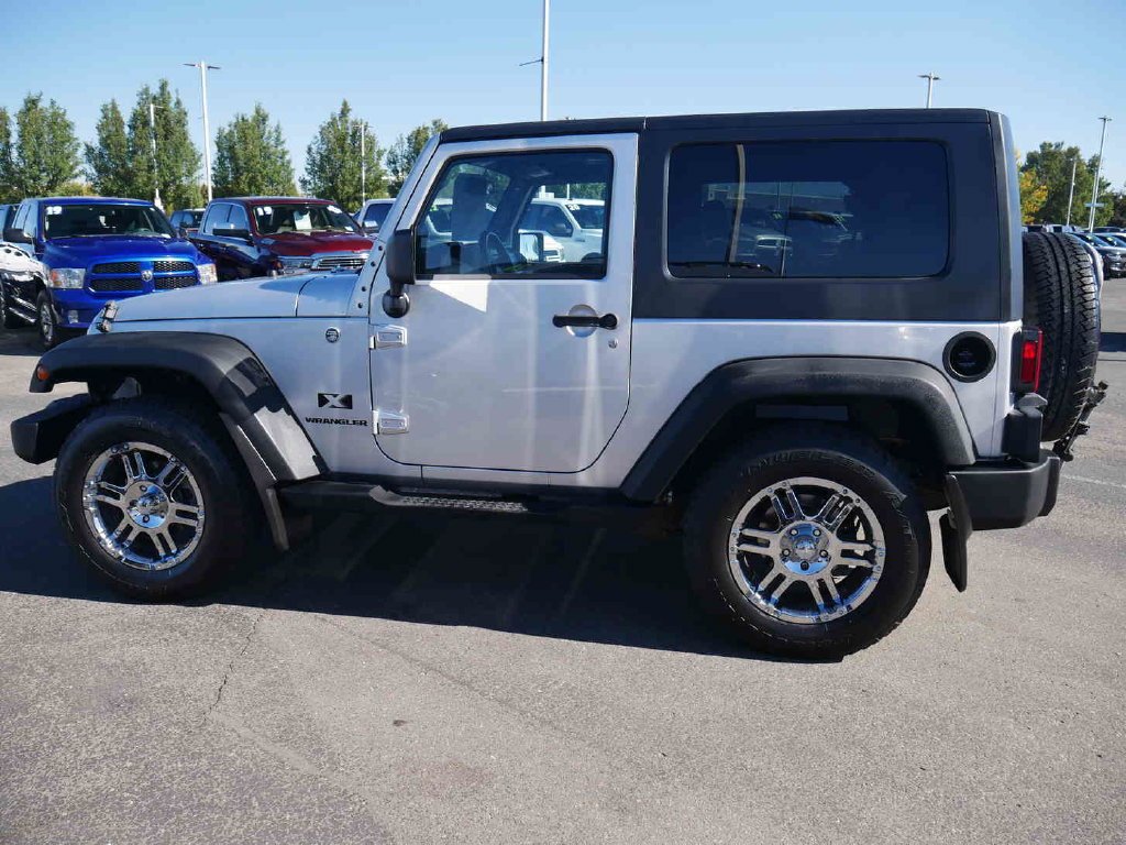 Used 2008 Silver Jeep X image 4