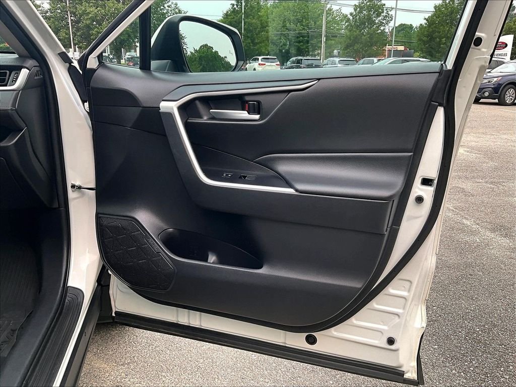 Used 2021 White Toyota XLE Premium image 12