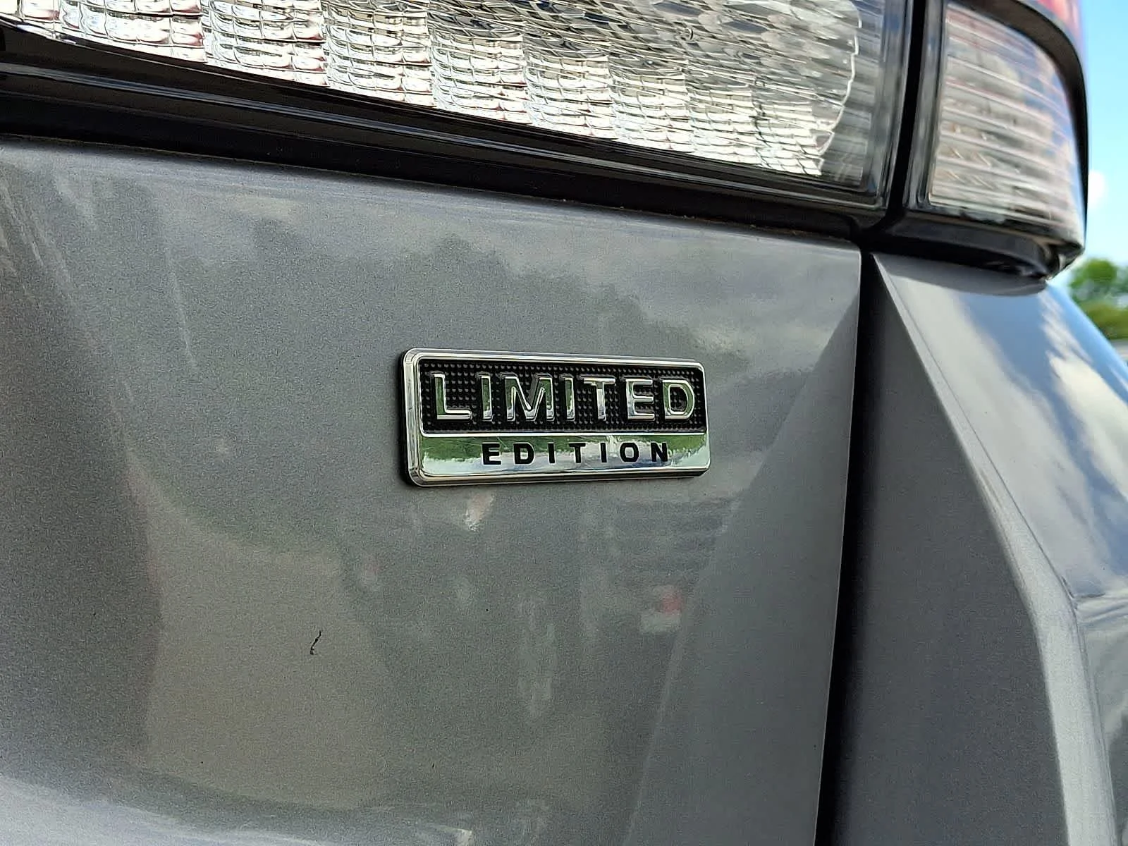 Used 2025 Mercury Gray Metallic Mitsubishi LE image 28